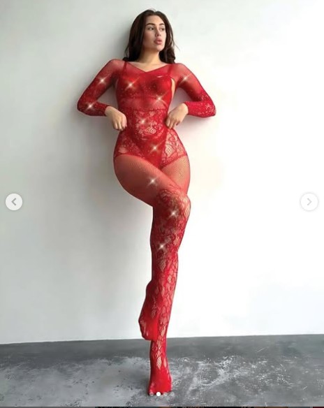 TAŞLI KIRMIZI FİLELİ VÜCUT ÇORABI 